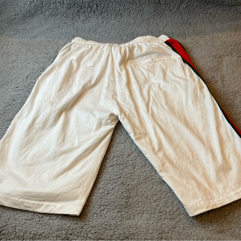 Gucci White Unisex Embroidered T-Shirt & Shorts matching Set ( BOTH PIECES) - Picture 13 of 15
